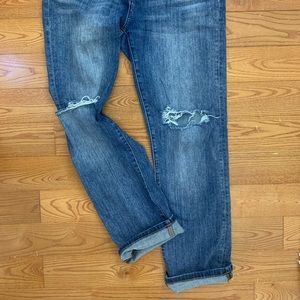 Super chill Gf jeans that make you feel put together even when you’re just not.